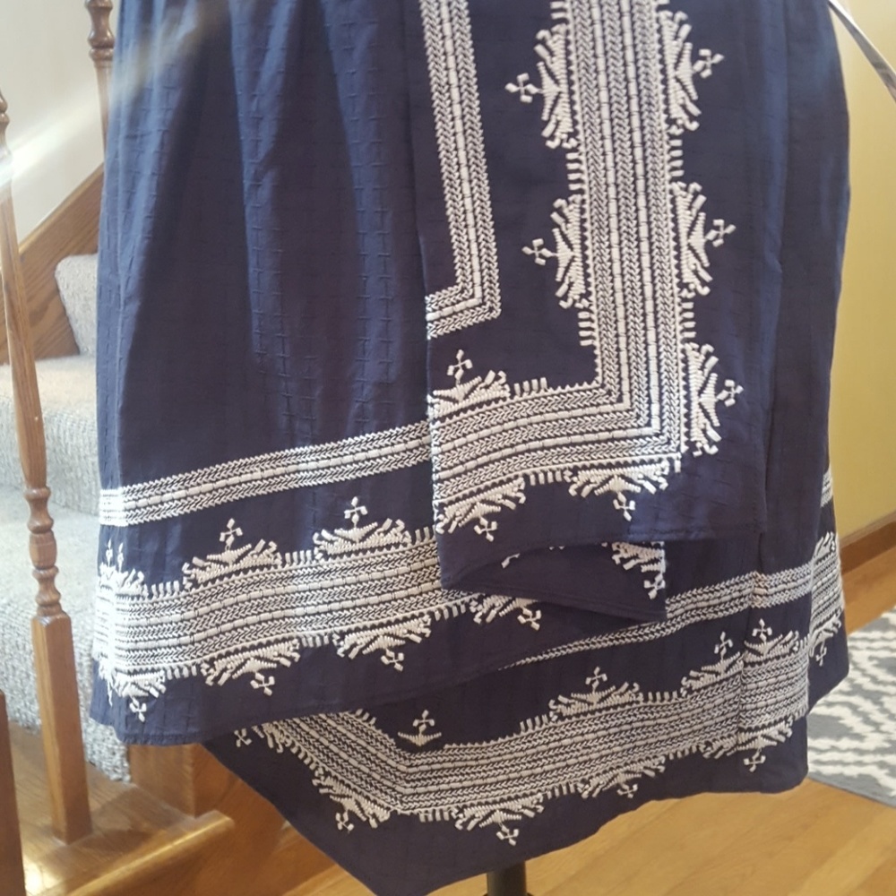Anthropology holding horses skirt - Picture 6 of 8